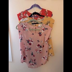 BUNDLE!! Three sweet rain floral t-shirts size small